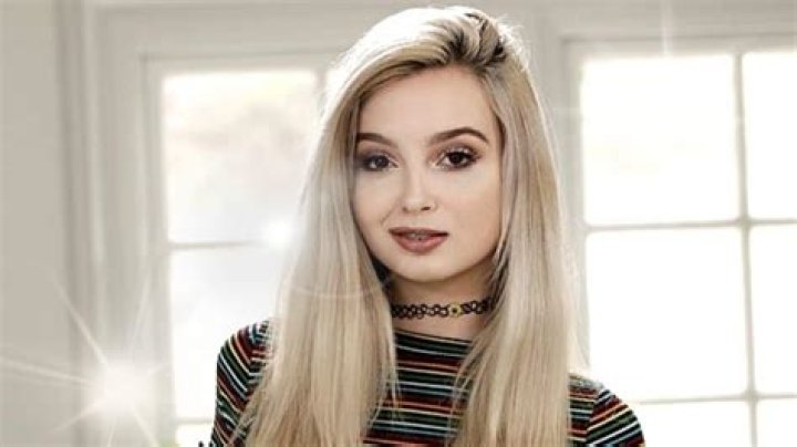 Carolyn Elizabeth Lore Height, Weight, Net Worth, Age, Birthday, Wikipedia, Who, Nationality, Biography